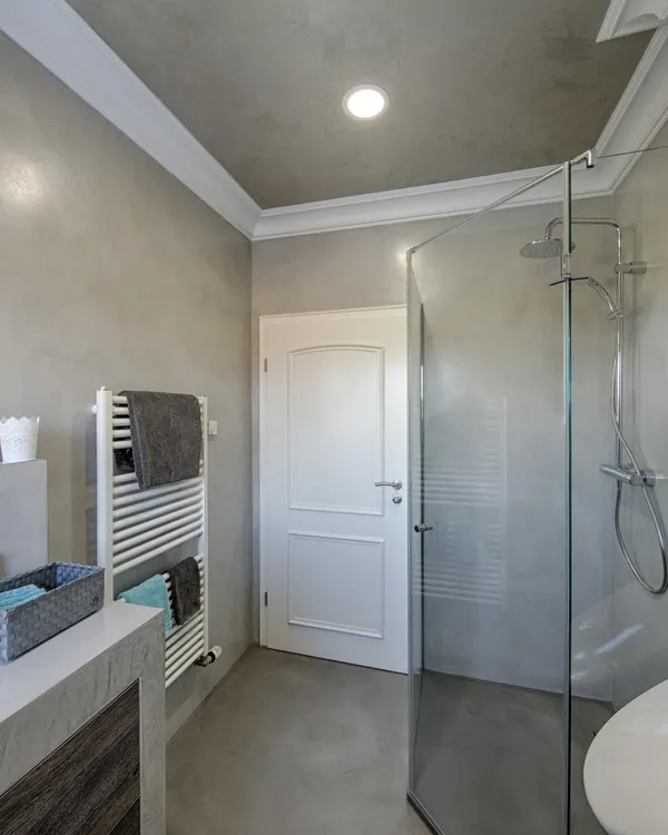 Beton ciré badkamerwand — Emmeloord