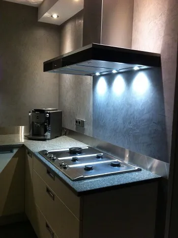 Marmerstuc wandafwerking — Noordoostpolder